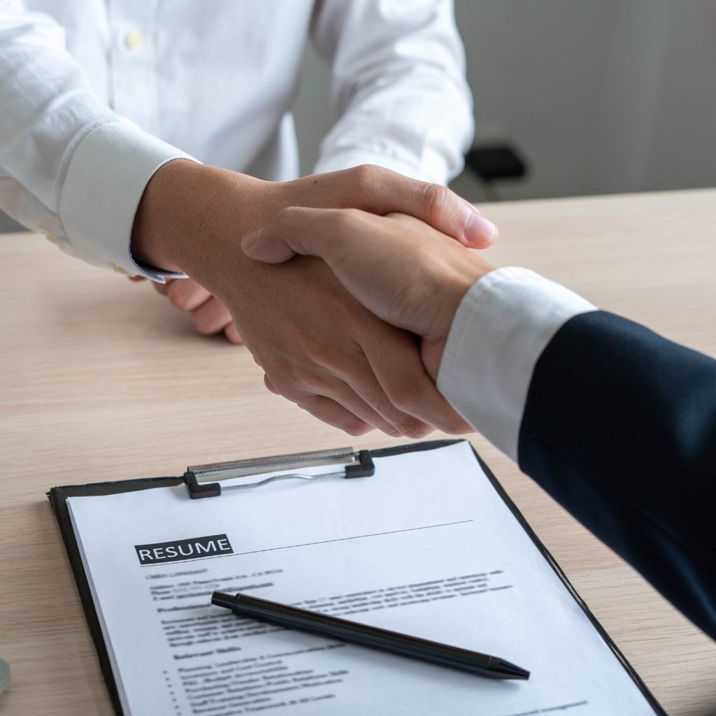 Pros and Cons of Hiring an In-House CFO vs Outsourced Financial Expertise
